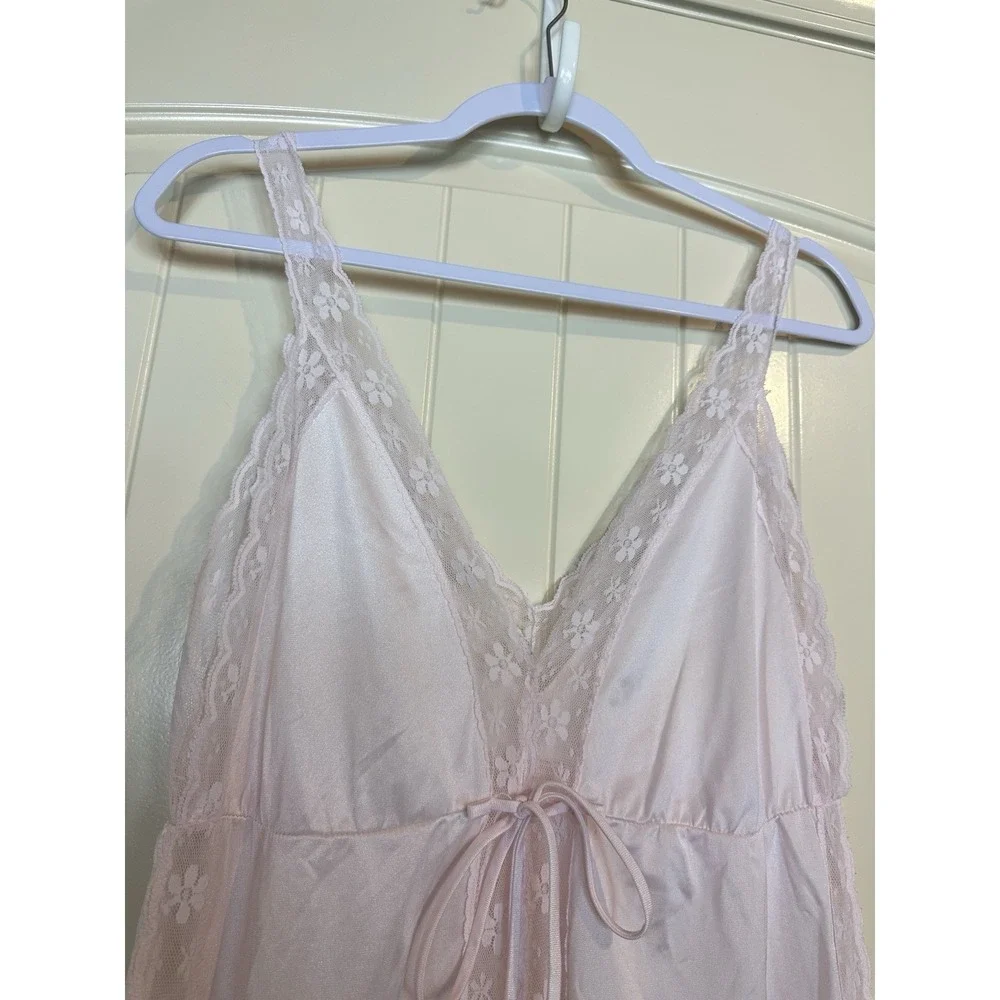 VTG CHIC LINGERIE pink W/ LACE TRIM sheer SIDES NYLON LONG NIGHTGOWN SZ‎ Med